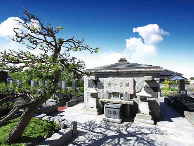 光輪霊園 永代供養墓「倶会一処」
